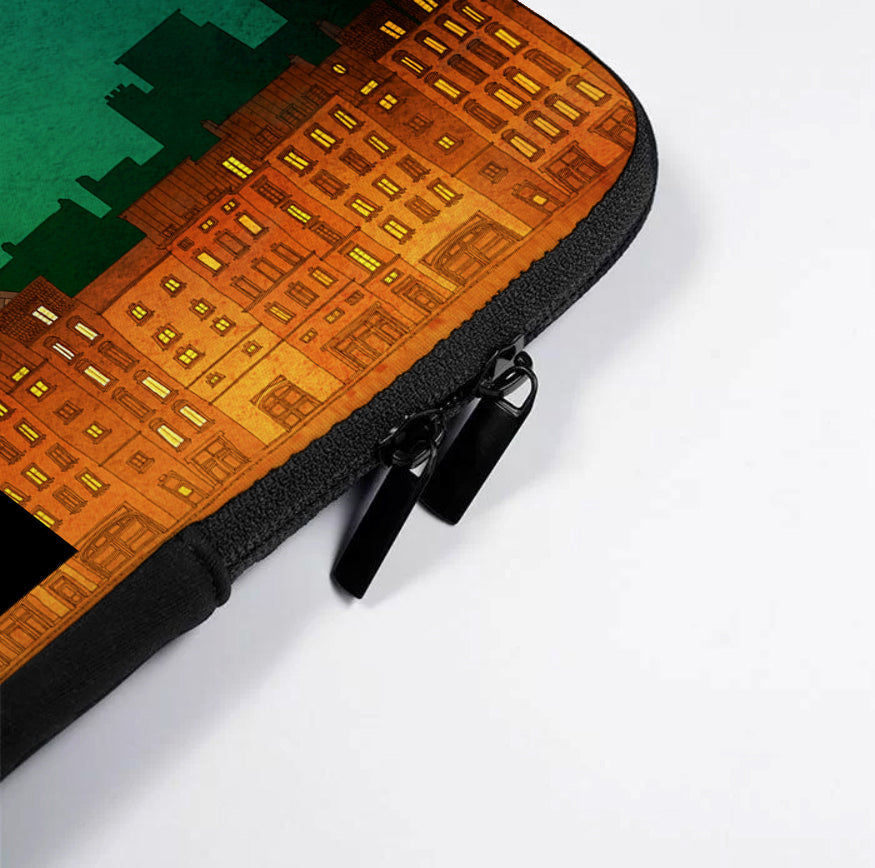 Paris by night - Illustrated Laptop Sleeve