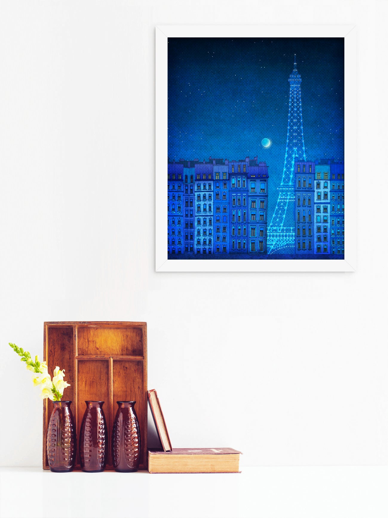 The lights of the Eiffel tower - Framed Art Print